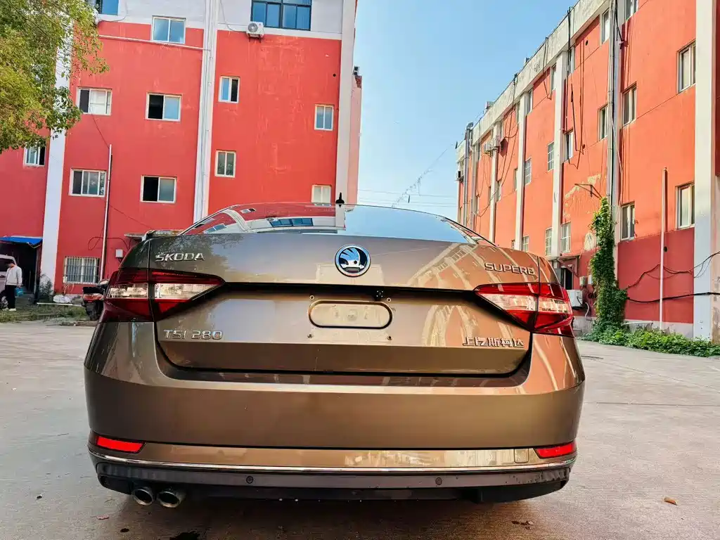 Skoda Superb — фото 5
