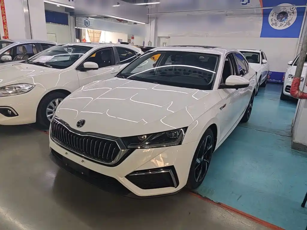 Skoda Octavia — фото 2