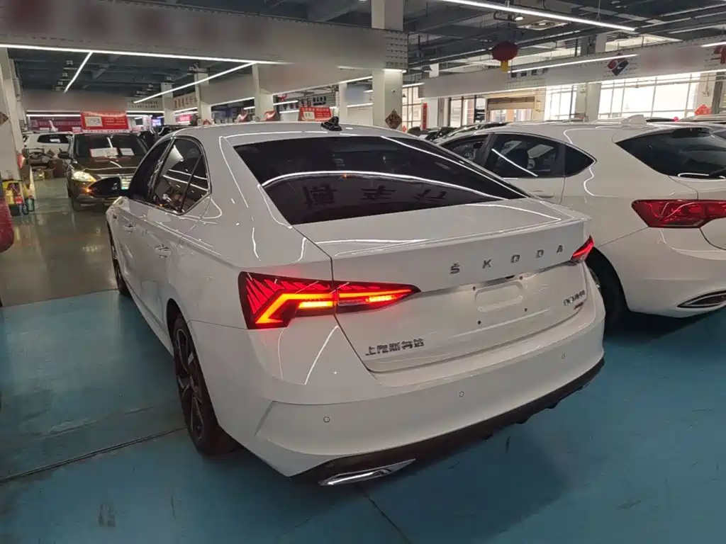 Skoda Octavia — фото 5