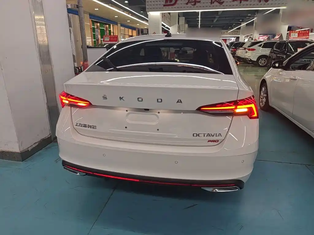 Skoda Octavia — фото 6
