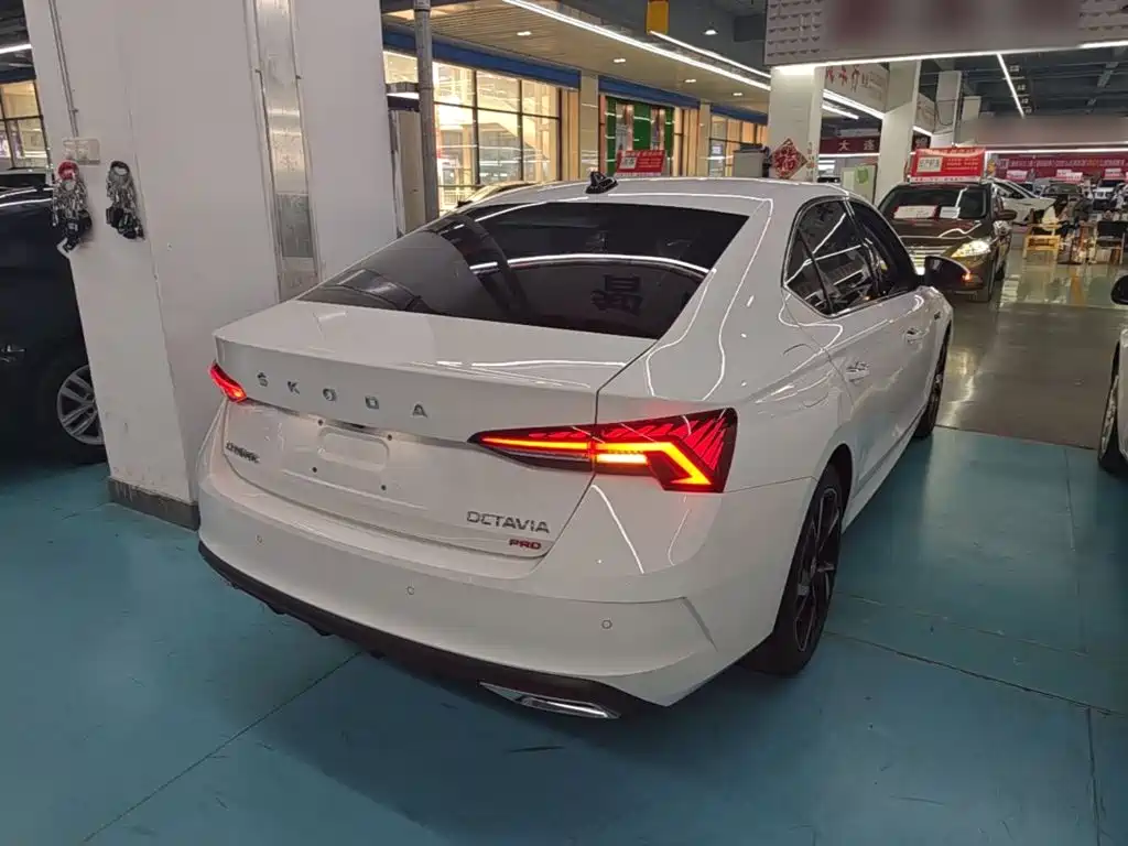 Skoda Octavia — фото 7