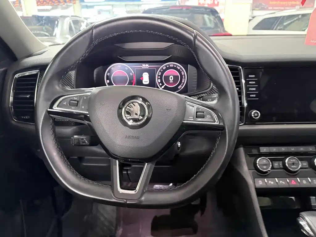 Skoda Kodiaq GT — фото 14