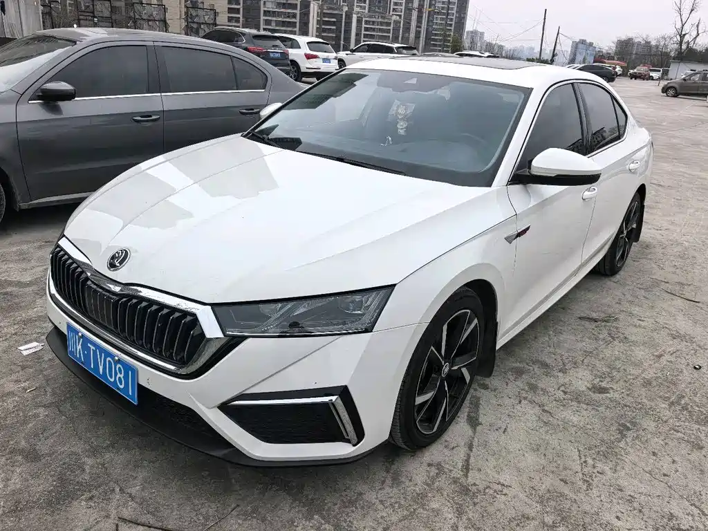 Skoda Octavia — фото 2