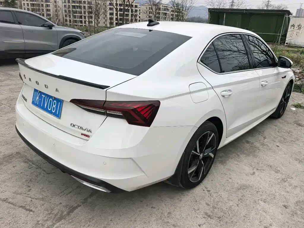 Skoda Octavia — фото 7
