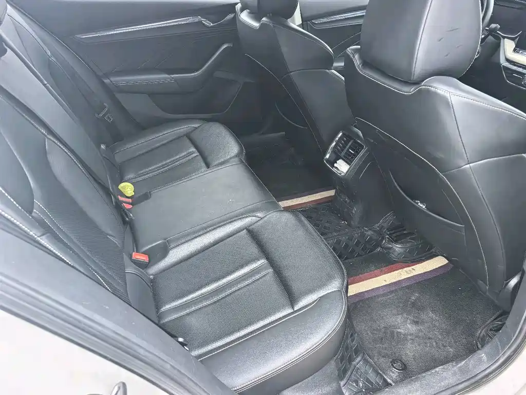 Skoda Octavia — фото 10