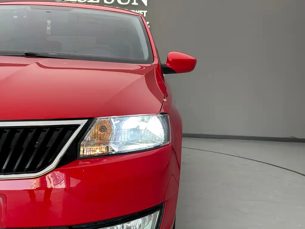 Skoda Rapid Spaceback — фото 3