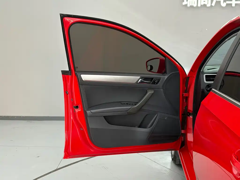 Skoda Rapid Spaceback — фото 7
