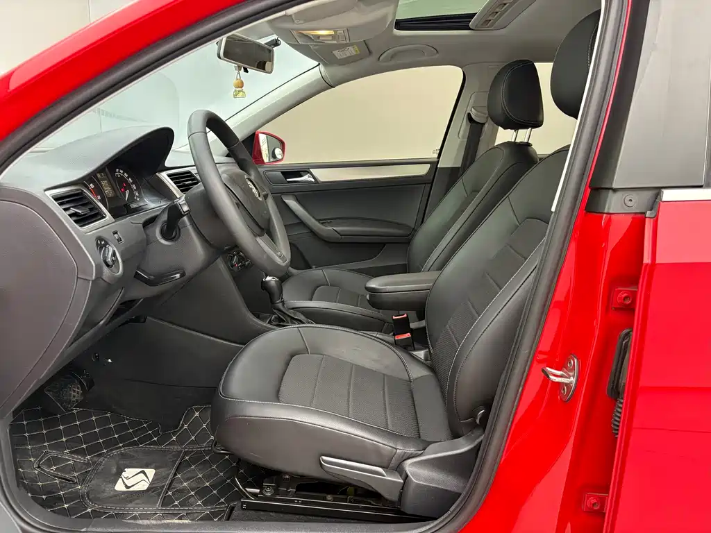 Skoda Rapid Spaceback — фото 8