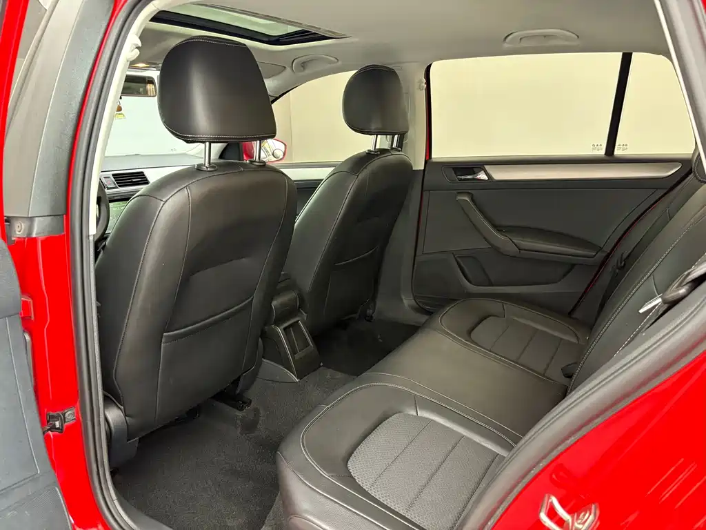 Skoda Rapid Spaceback — фото 9