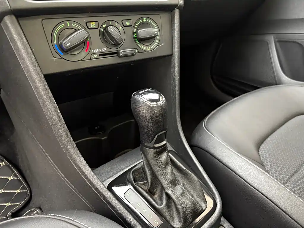 Skoda Rapid Spaceback — фото 10