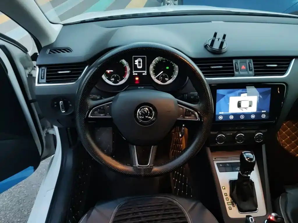 Skoda Octavia — фото 3