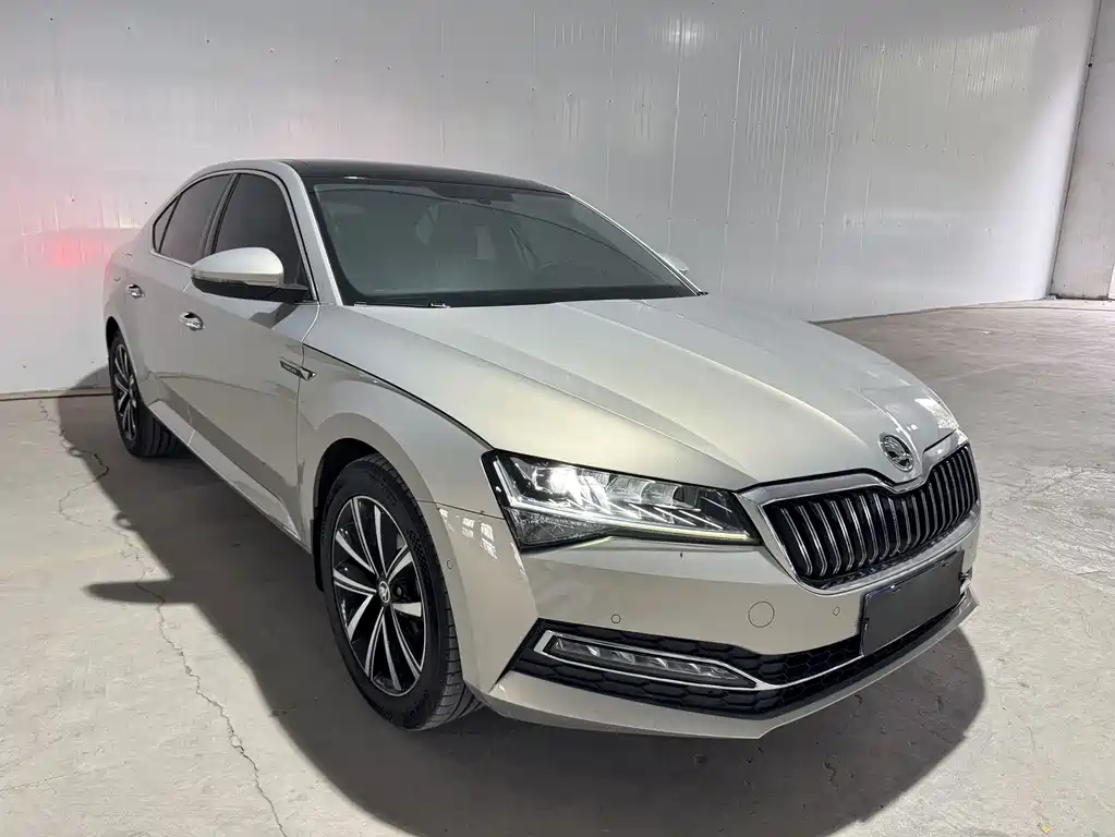 Skoda Superb — фото 2