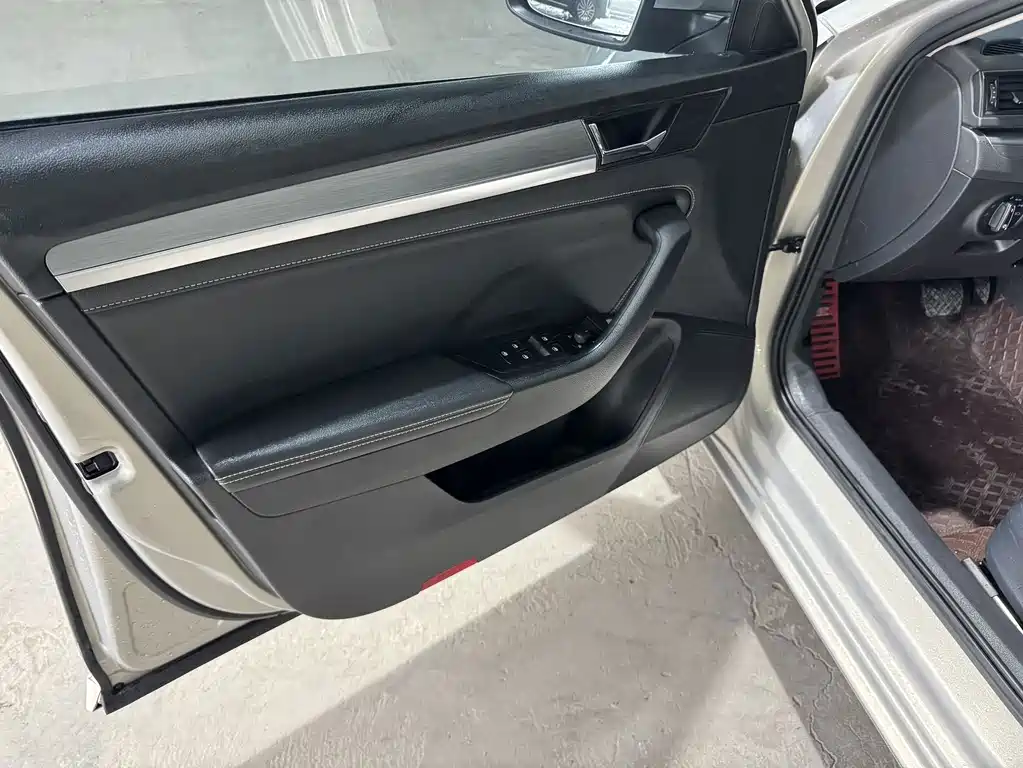 Skoda Superb — фото 11