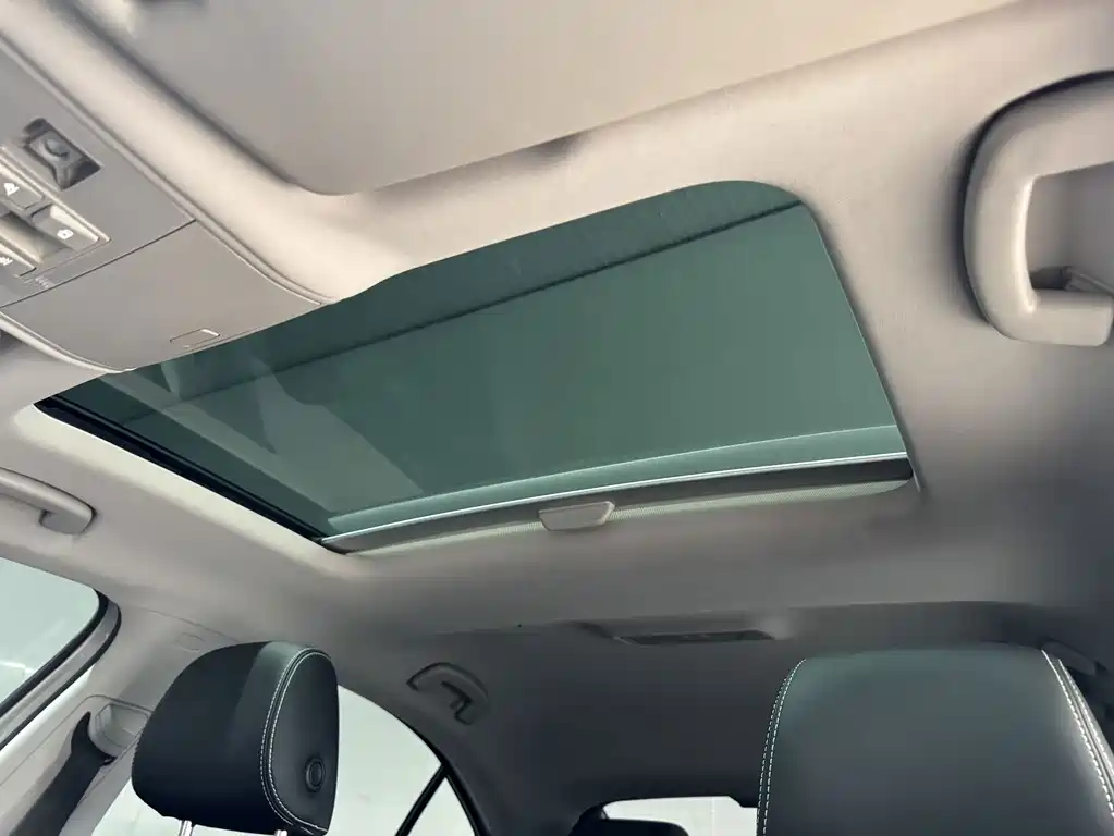 Skoda Superb — фото 17