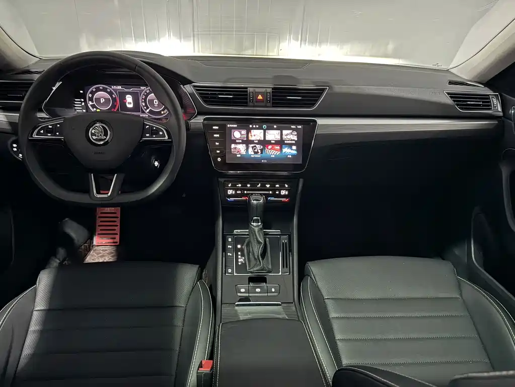 Skoda Superb — фото 18