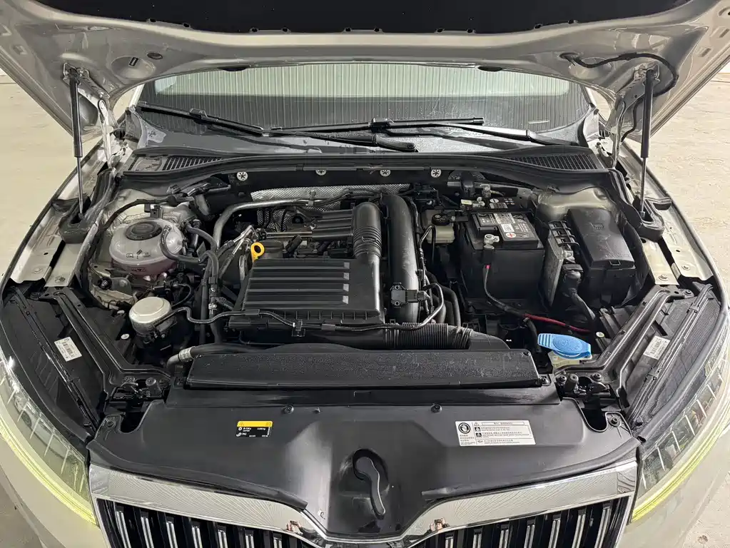 Skoda Superb — фото 19