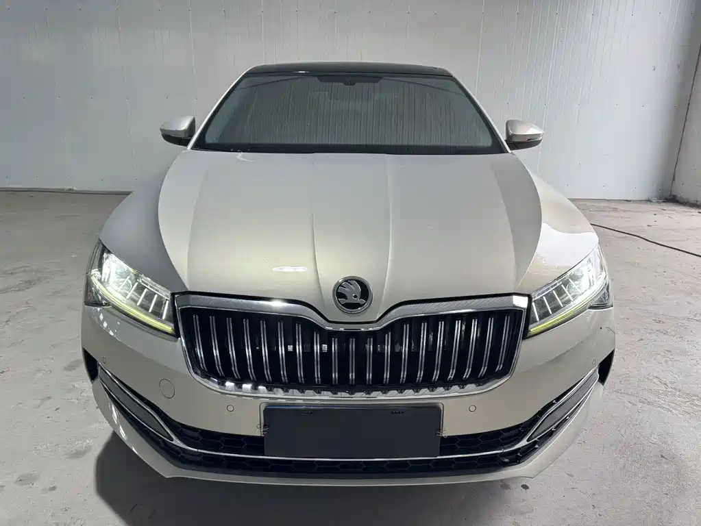 Skoda Superb — фото 3