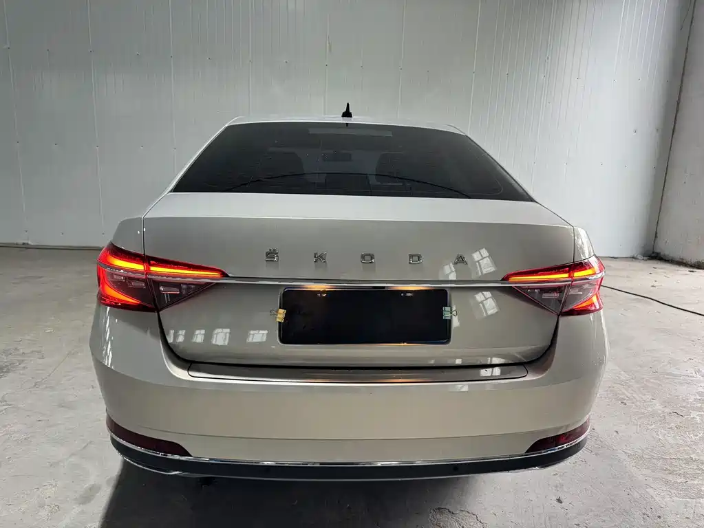 Skoda Superb — фото 4