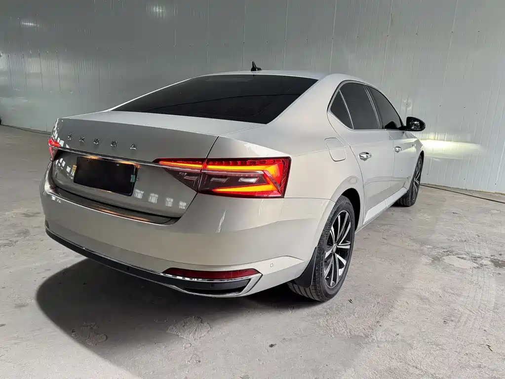 Skoda Superb — фото 5