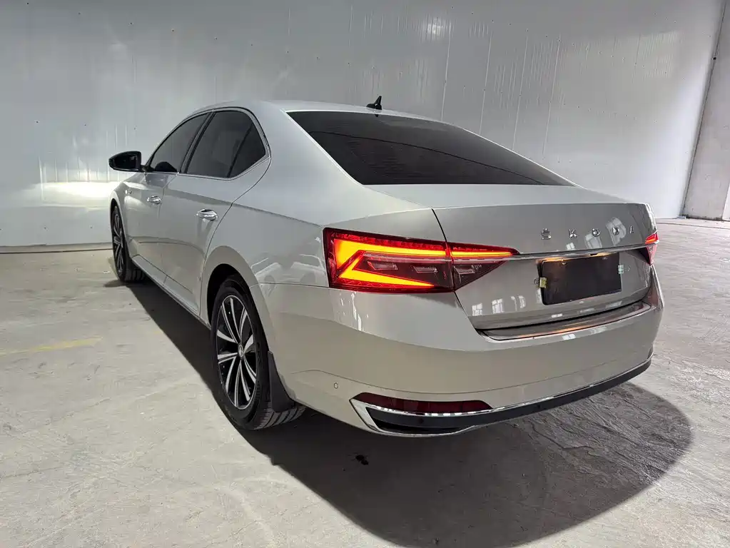 Skoda Superb — фото 6