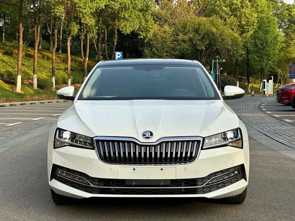 Skoda Superb — фото 2