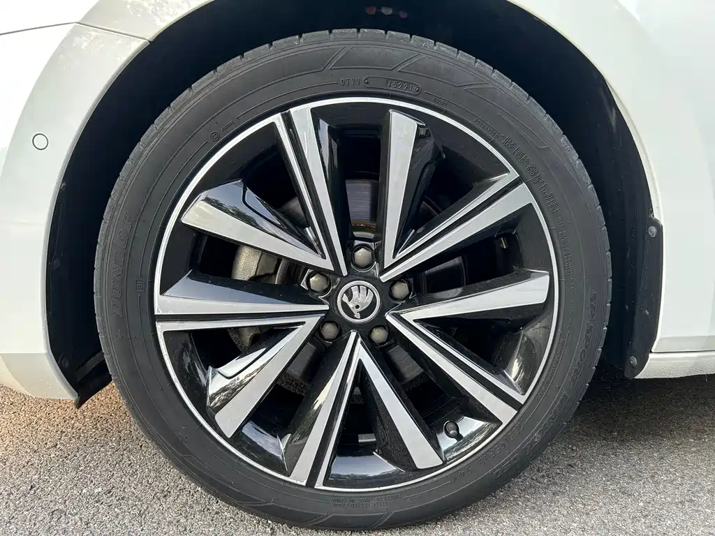 Skoda Superb — фото 23