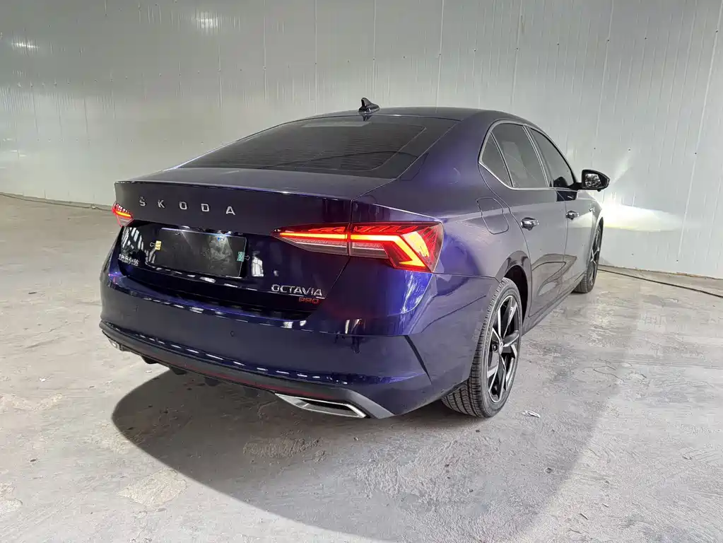 Skoda Octavia — фото 4
