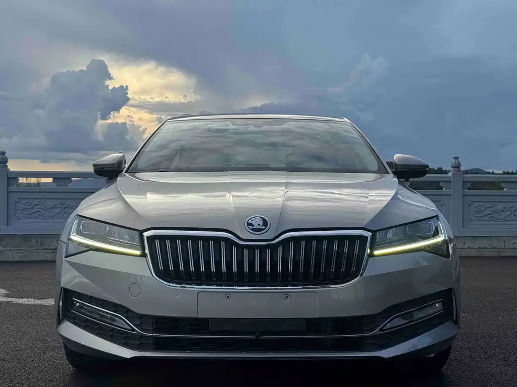 Skoda Superb — фото 2