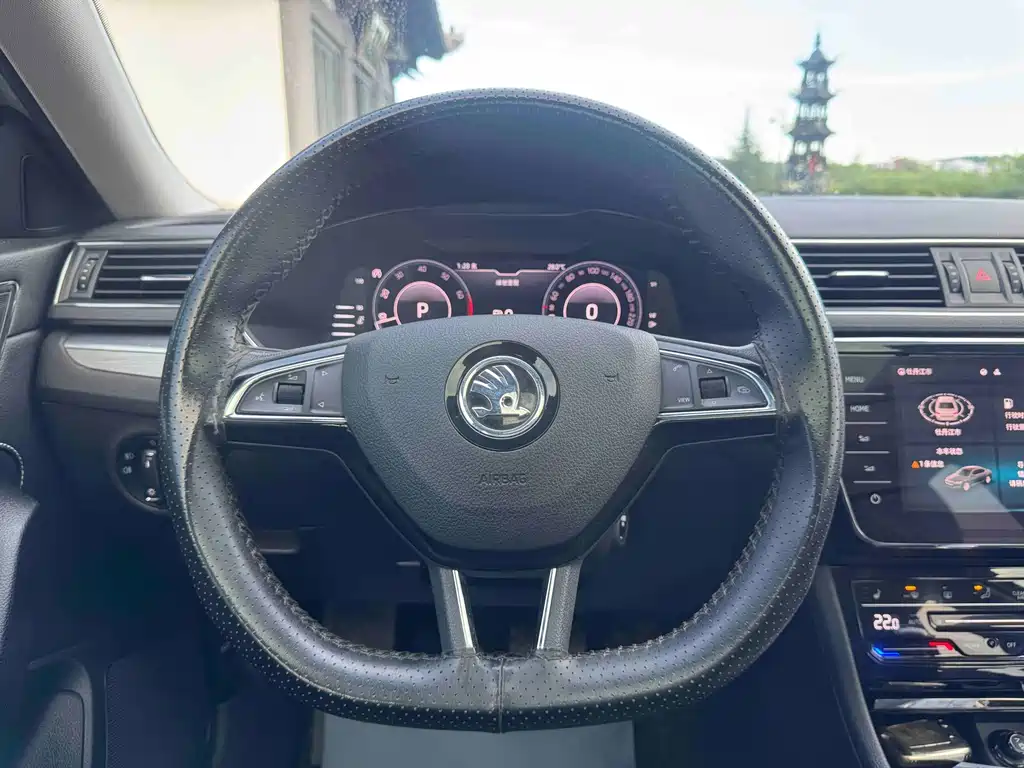 Skoda Superb — фото 14