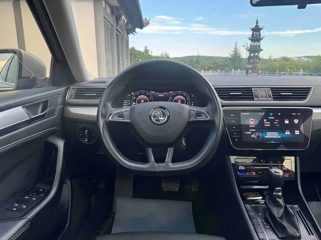Skoda Superb — фото 15
