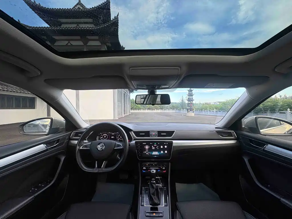 Skoda Superb — фото 16