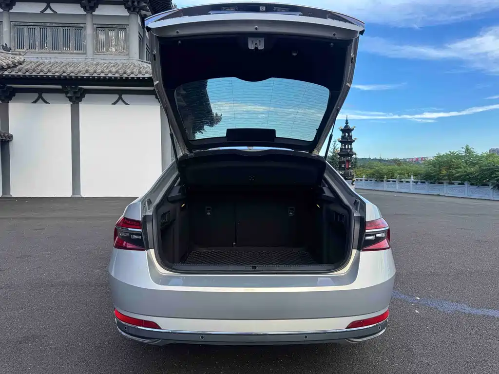 Skoda Superb — фото 19