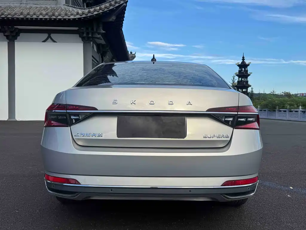 Skoda Superb — фото 5