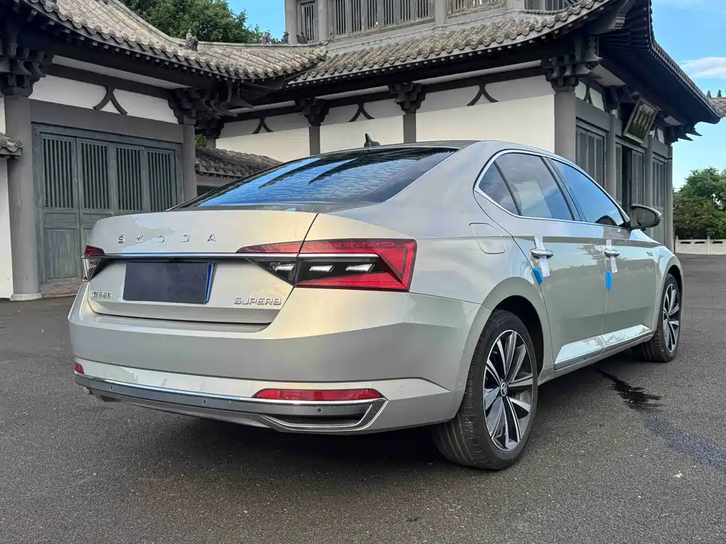 Skoda Superb — фото 6