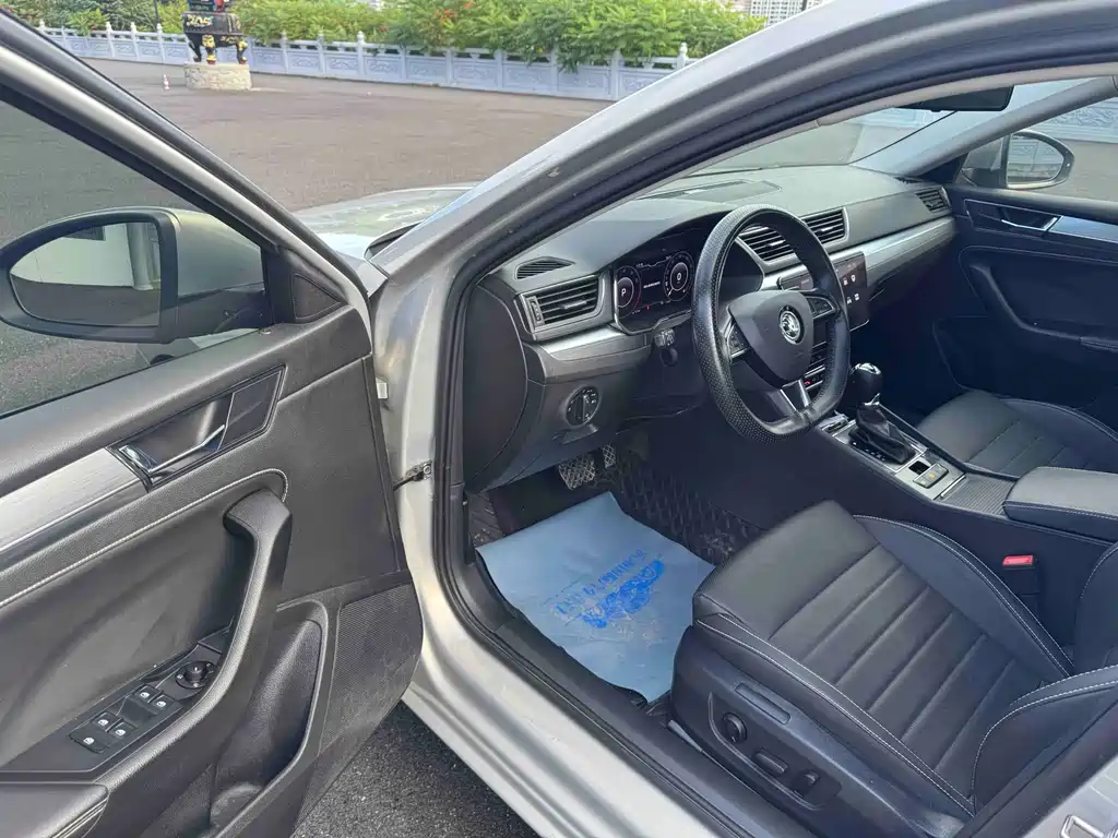 Skoda Superb — фото 7