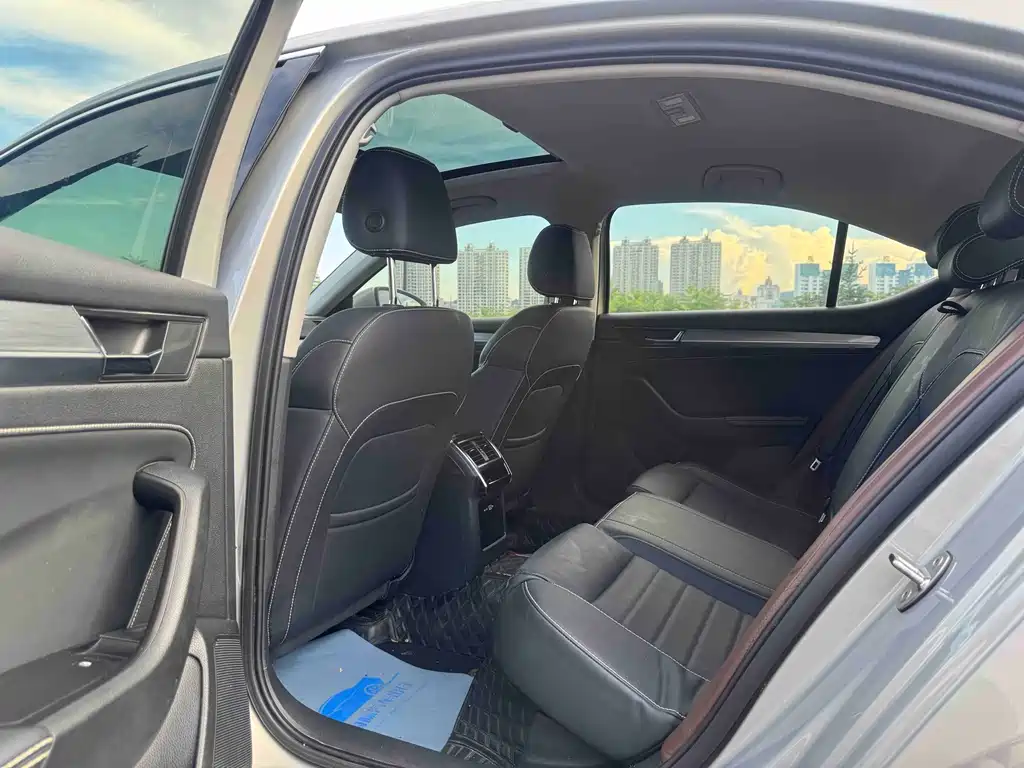 Skoda Superb — фото 8