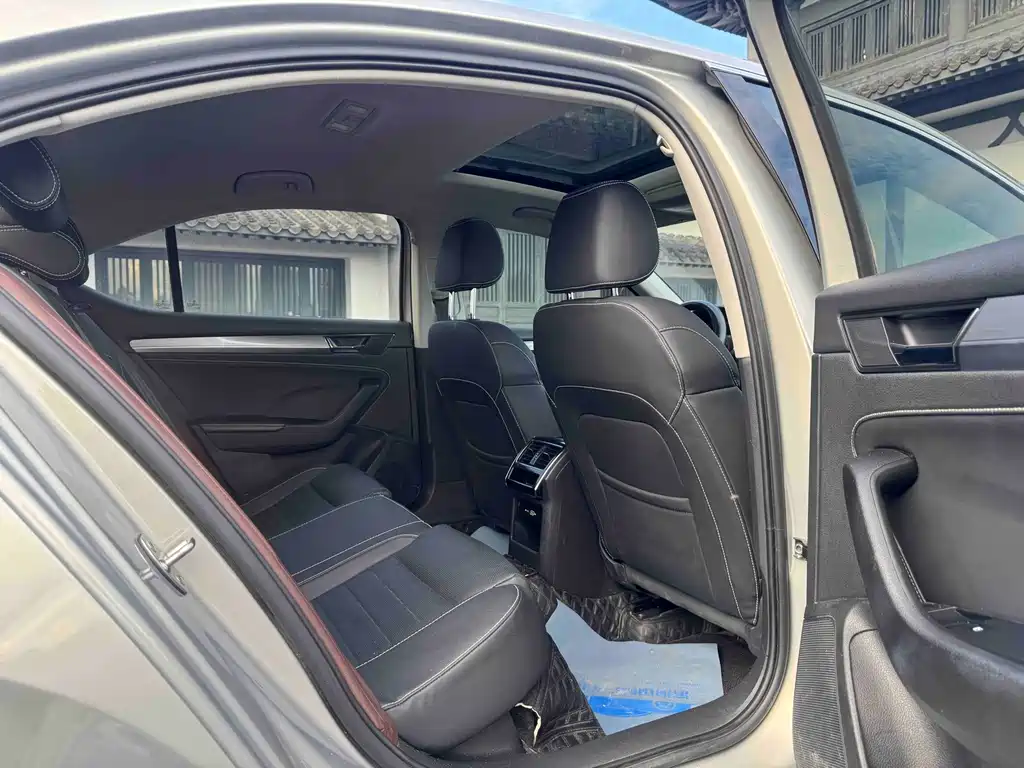 Skoda Superb — фото 9