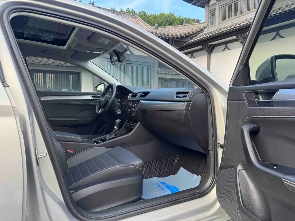 Skoda Superb — фото 10