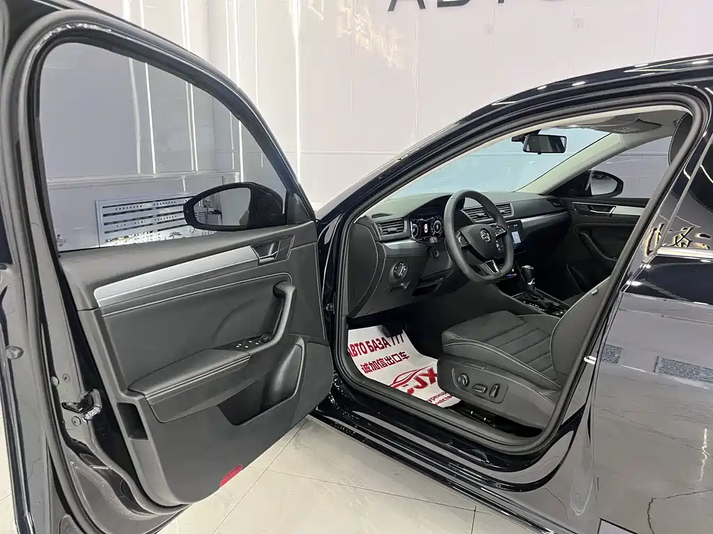 Skoda Superb — фото 7