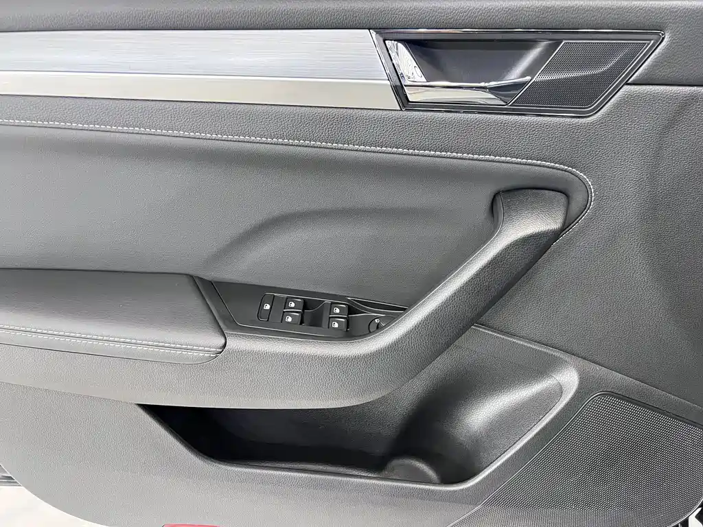 Skoda Superb — фото 8