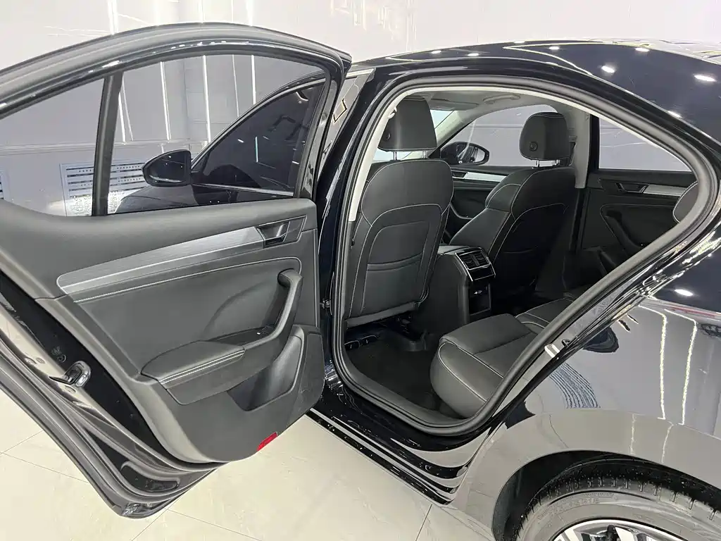 Skoda Superb — фото 10
