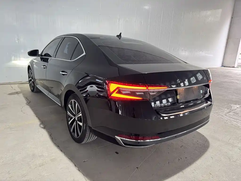 Skoda Superb — фото 5