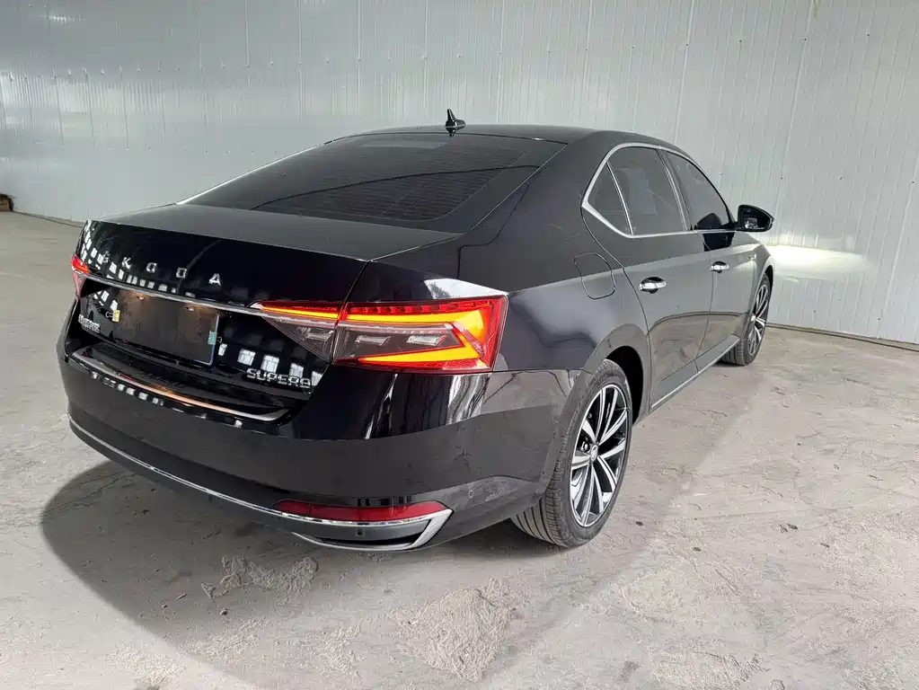 Skoda Superb — фото 6