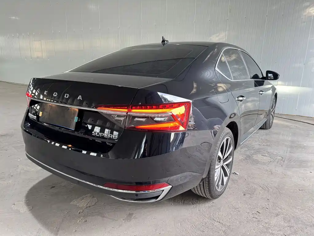 Skoda Superb — фото 5