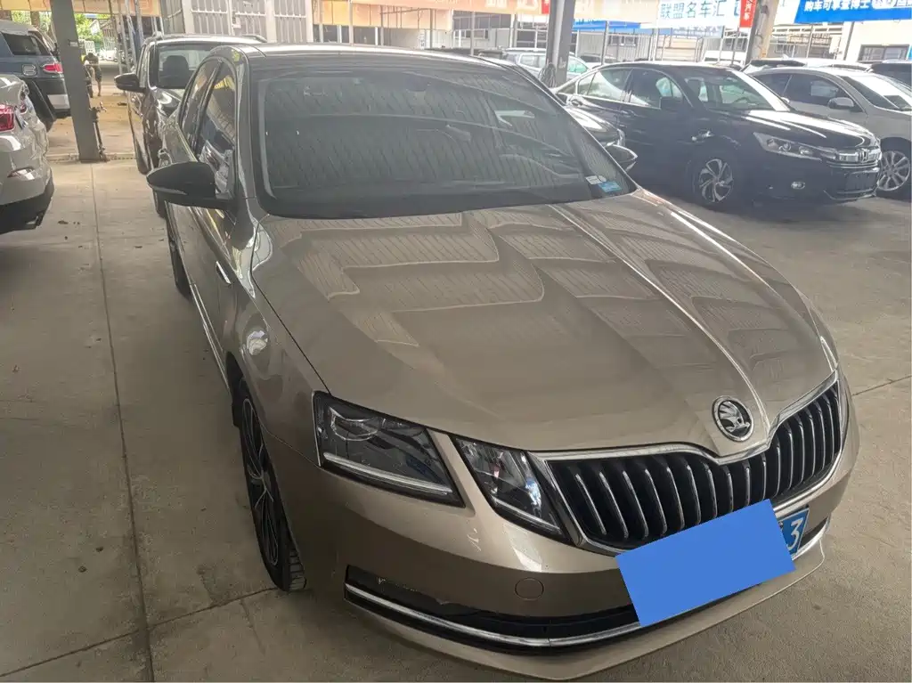 Skoda Octavia — фото 2
