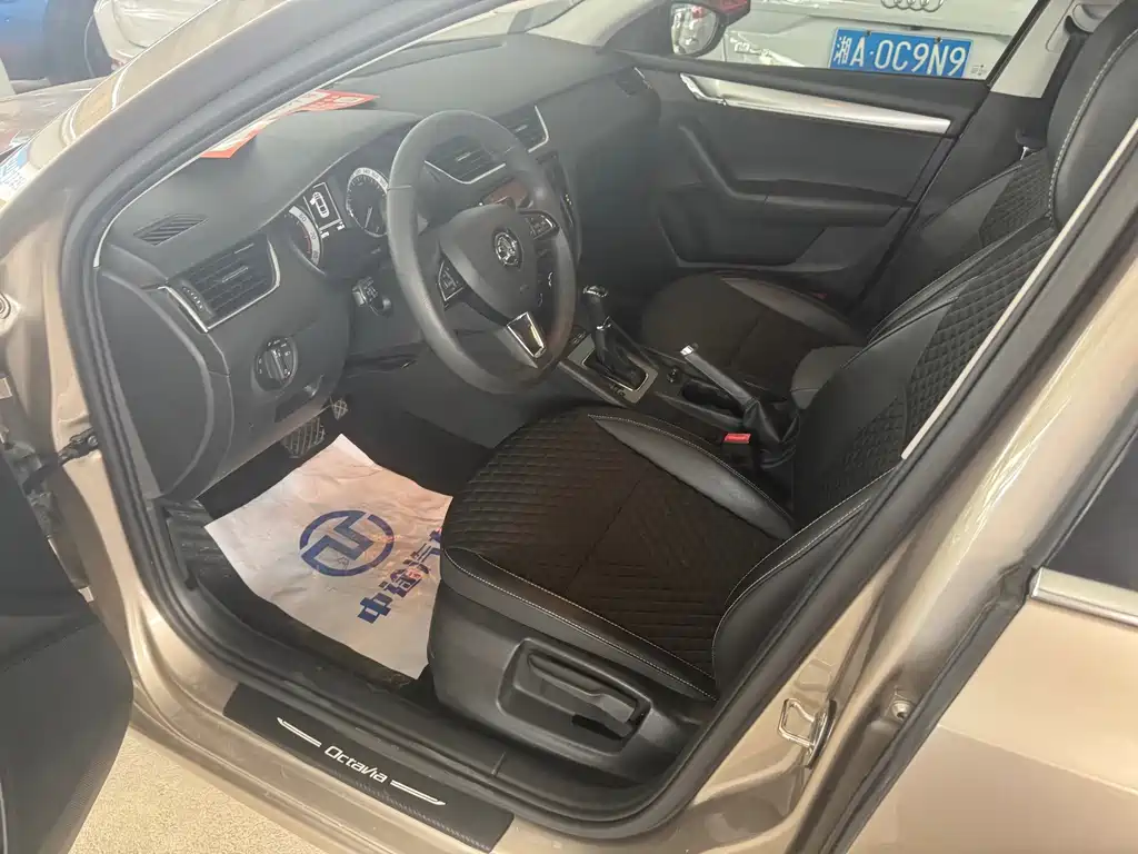 Skoda Octavia — фото 3