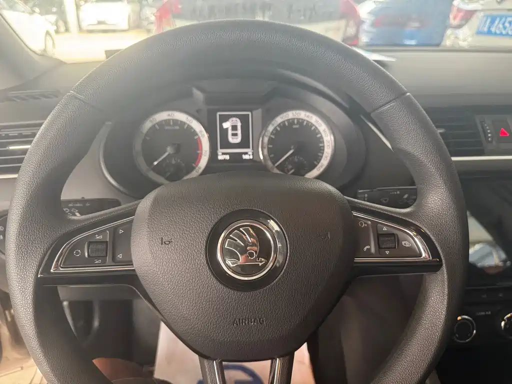 Skoda Octavia — фото 4