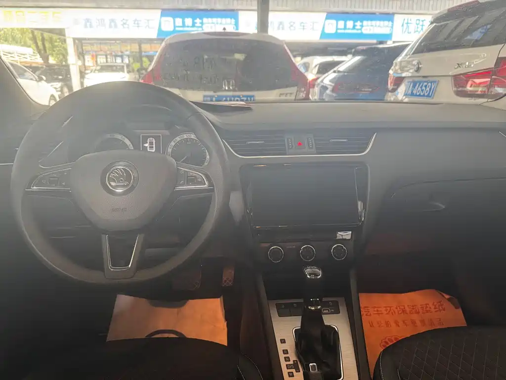 Skoda Octavia — фото 7