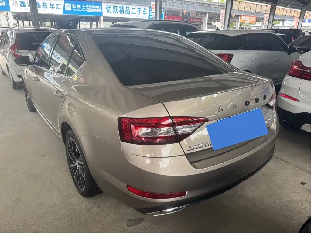 Skoda Octavia — фото 10