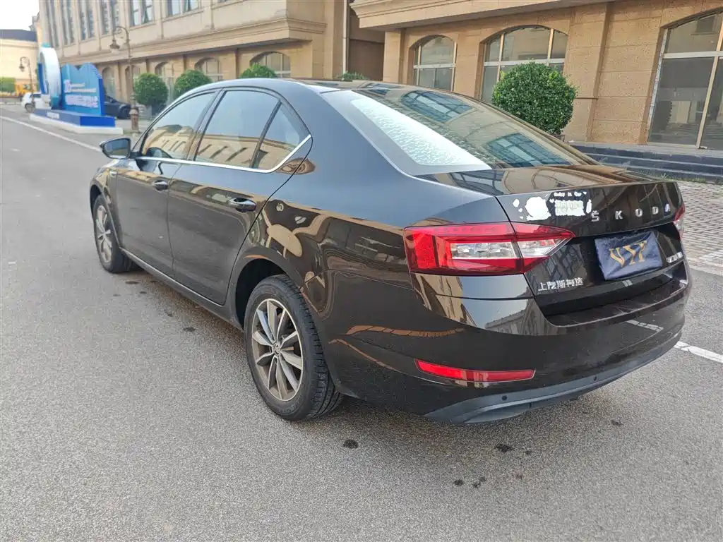 Skoda Octavia — фото 8
